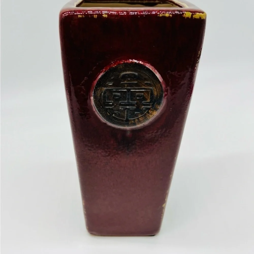 Beautiful wine colored ceramic distressed decorative vase with Chinese symbols